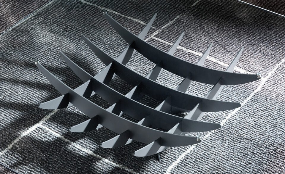 Table basse design haut de gamme Atlas par Cattelan Italia, plateau verre avec base acier méridiens, disponible chez D-Style Interior.