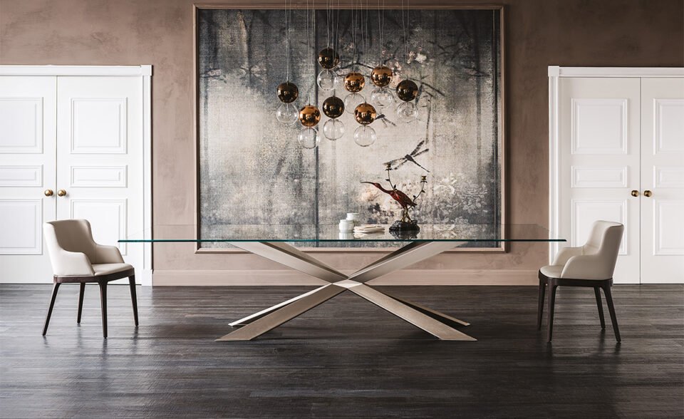Spyder table design en verre avec base en bois sculpté signée Cattelan Italia, un équilibre parfait entre légèreté et élégance. Disponible chez D-Style Interior.
