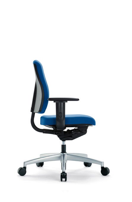 Goal 102G d’Interstuhl combine ergonomie, durabilité et design intemporel dans un format compact et élégant. Chaise de bureau idéale pour un confort quotidien. Disponible chez D-Style Interior.