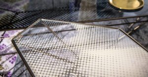 Rebus – Table basse design en verre sérigraphié Arketipo