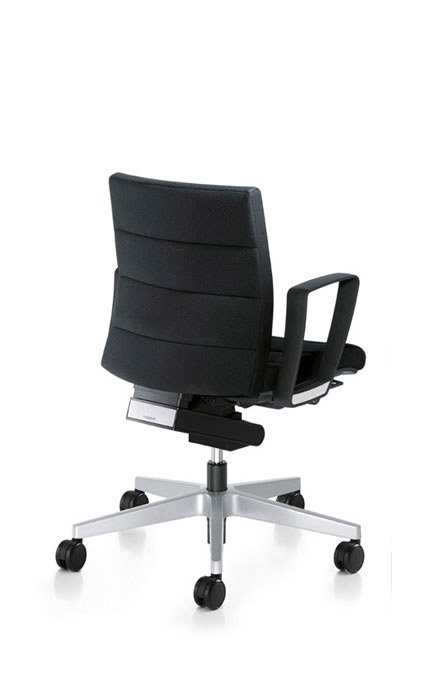 Champ 1C62 d’Interstuhl allie élégance, innovation et confort dynamique grâce à son mécanisme Body-Float. Une chaise de bureau au design raffiné. Disponible chez D-Style Interior.