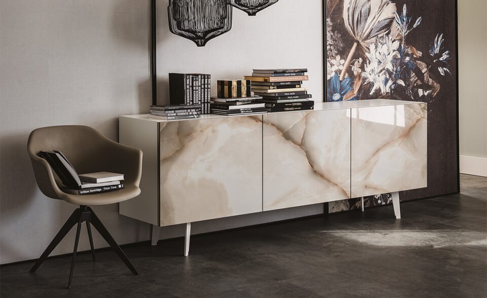Buffet design haut de gamme Metropol par Cattelan Italia, portes céramique Marmi avec structure bois laqué, disponible chez D-Style Interior