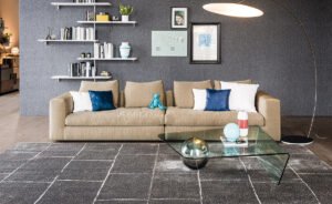 Table basse design haut de gamme Globe par Cattelan Italia, plateau verre courbé avec sphère acier ou travertin, disponible chez D-Style Interior.