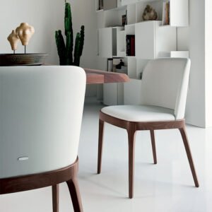 Magda Chaise design haut de gamme de Cattelan Italia avec structure en bois massif et dossier enveloppant, disponible chez D-Style Interior.