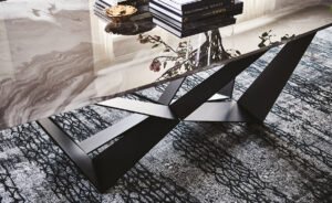 Skorpio Crystalart table de Cattelan Italia allie verre artistique et structure sculpturale en acier pour un style contemporain et raffiné. Disponible chez D-Style Interior.