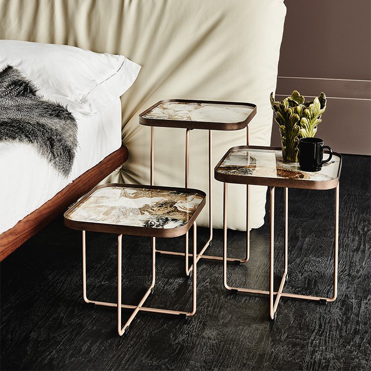 Table basse design haut de gamme Benny Keramik par Cattelan Italia, plateau céramique Marmi carré avec pieds en X, disponible chez D-Style Interior.