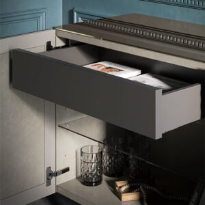 Buffet design haut de gamme Absolut par Cattelan Italia, capitonnage cuir matelassé avec structure laquée, disponible chez D-Style Interior