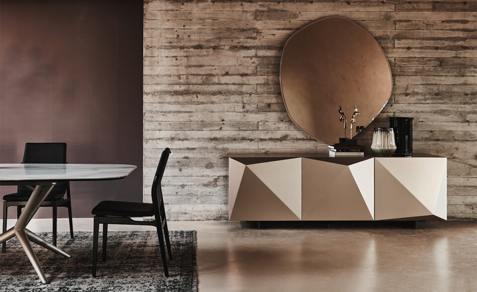 Buffet design haut de gamme Kayak par Cattelan Italia, design sculptural avec finitions brossées Bronze ou Gris, disponible chez D-Style Interior