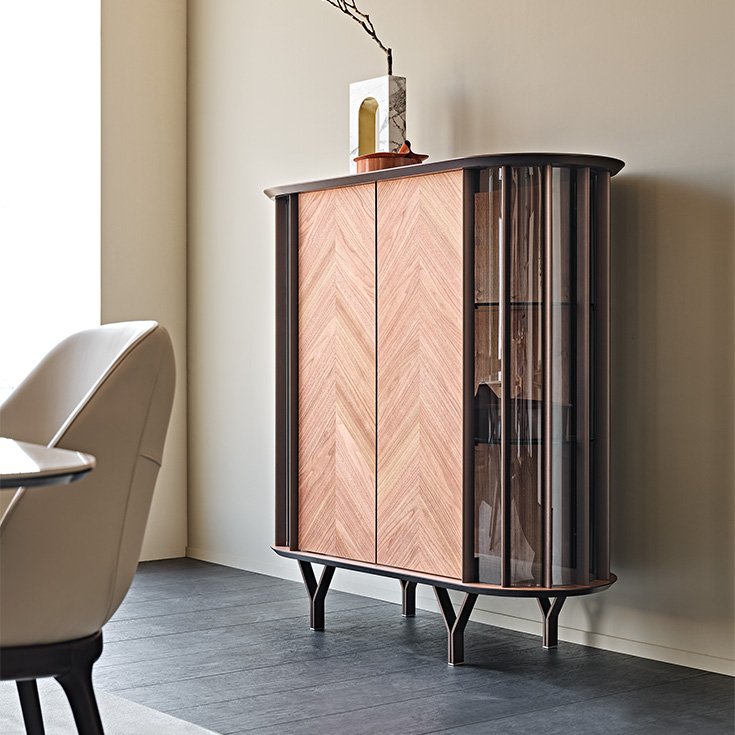Buffet design haut de gamme Costes par Cattelan Italia, côtés verre incurvé avec inserts bronze et portes à lamelles, disponible chez D-Style Interior