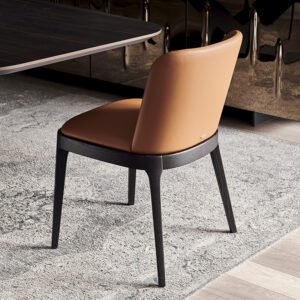 Magda Chaise design haut de gamme de Cattelan Italia avec structure en bois massif et dossier enveloppant, disponible chez D-Style Interior.