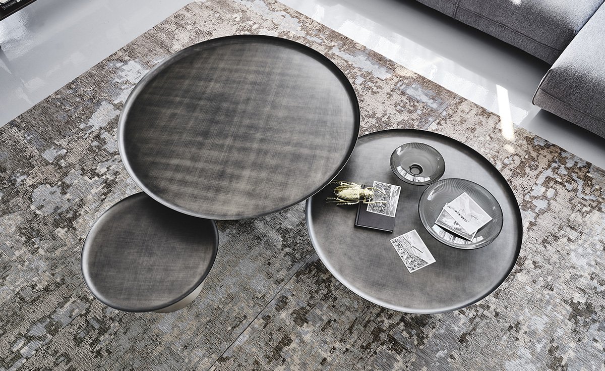 Table basse design haut de gamme Amerigo par Cattelan Italia, base conique acier avec plateau finition brossée, disponible chez D-Style Interior.
