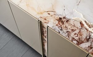 Buffet design haut de gamme Dynasty par Cattelan Italia, structure bois laqué avec verre imprimé effet marbre, disponible chez D-Style Interior