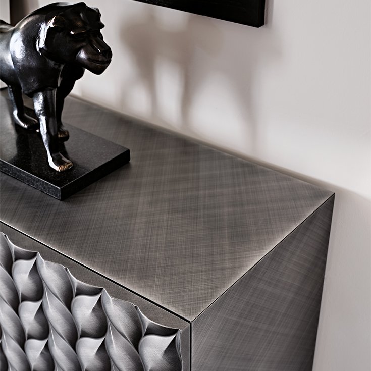 Buffet design haut de gamme Lavander par Cattelan Italia, finitions métalliques brossées avec nature tridimensionnelle, disponible chez D-Style Interior