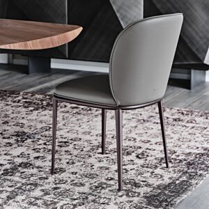 Chris ML Chaise design de Cattelan Italia, structure fine en acier et assise rembourrée élégante. Confort, légèreté et design italien intemporel. Disponible chez D-Style Interior.