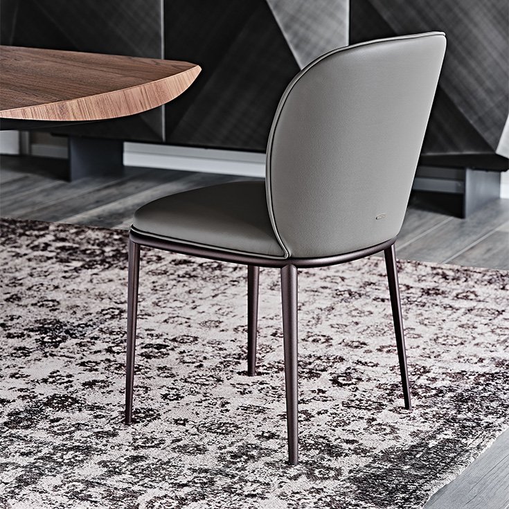 Chris ML Chaise design de Cattelan Italia, structure fine en acier et assise rembourrée élégante. Confort, légèreté et design italien intemporel. Disponible chez D-Style Interior.