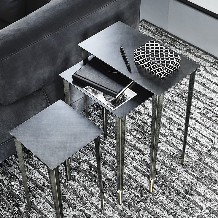 Table basse design haut de gamme Spillo par Cattelan Italia, structure acier Brushed avec détails laiton, disponible chez D-Style Interior.