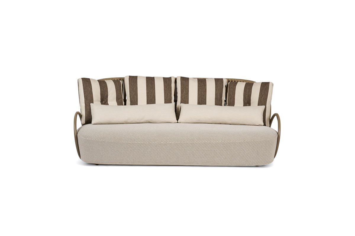 Canapé d’extérieur Creole par Amura Lab — alliance subtile de confort, élégance et résistance pour sublimer vos espaces outdoor. Disponible chez D-Style Interior.