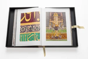 Livre design haut de gamme Al'Madinah: The City of the Prophet par Assouline, édition Ultimate sous écrin soie, disponible chez D-Style Interior.