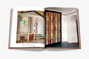 Livre design haut de gamme Cala Di Volpe par Assouline, édition Hospitality en couverture soie, disponible chez D-Style Interior.