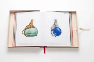 Livre design haut de gamme Cartier: The Impossible Collection par Assouline, édition Ultimate sous écrin soie, disponible chez D-Style Interior.