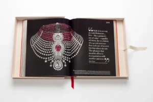 Livre design haut de gamme Cartier: The Impossible Collection par Assouline, édition Ultimate sous écrin soie, disponible chez D-Style Interior.
