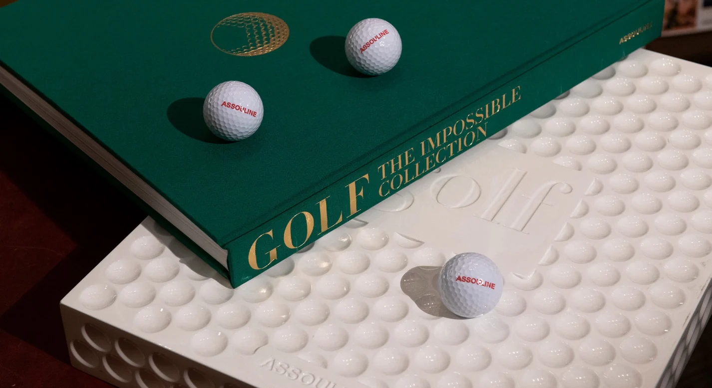Livre design haut de gamme Golf: The Impossible Collection par Assouline, édition Ultimate sous écrin blanc brillant, disponible chez D-Style Interior.