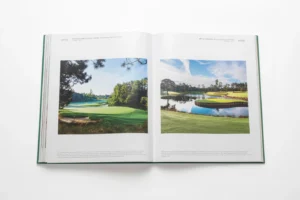 Livre design haut de gamme Golf: The Impossible Collection par Assouline, édition Ultimate sous écrin blanc brillant, disponible chez D-Style Interior.