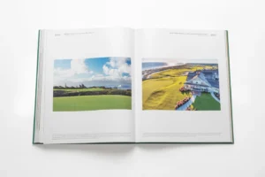 Livre design haut de gamme Golf: The Impossible Collection par Assouline, édition Ultimate sous écrin blanc brillant, disponible chez D-Style Interior.