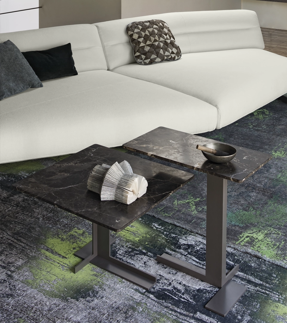 Table basse design haut de gamme Lith Arketipo par Mauro Lipparini, en marbre, grès ou verre avec base métallique, disponible chez D-Style Interior.