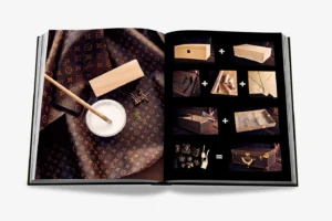 Livre design haut de gamme Louis Vuitton Manufactures par Assouline, édition Classics en couverture soie, disponible chez D-Style Interior.