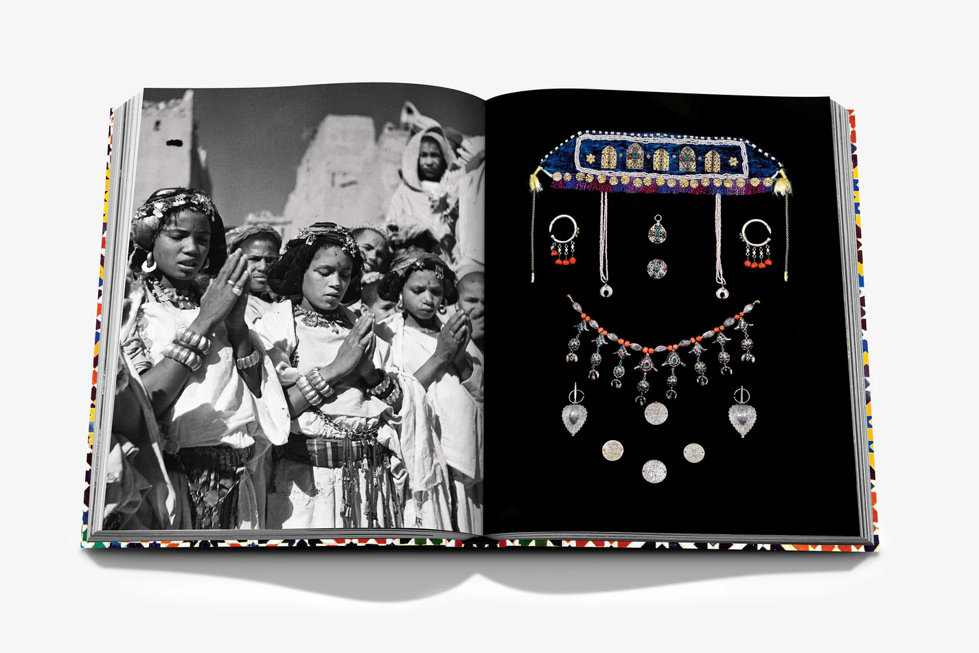 Livre design haut de gamme Moroccan Decorative Arts par Assouline, édition Legends sous étui lin, disponible chez D-Style Interior.