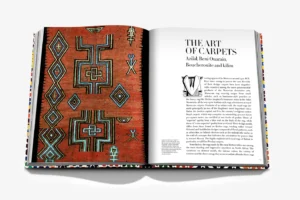 Livre design haut de gamme Moroccan Decorative Arts par Assouline, édition française sous étui lin, disponible chez D-Style Interior.