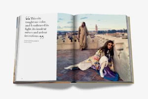Livre « Morocco, Kingdom of Light » par Assouline : voyage photographique au Maroc. Édition française en couverture soie, livre design haut de gamme chez D-Style Interior.