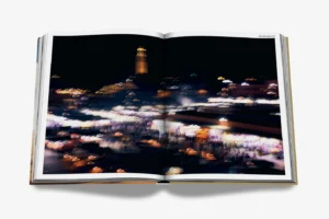 Livre « Morocco, Kingdom of Light » par Assouline : voyage photographique au Maroc. Édition française en couverture soie, livre design haut de gamme chez D-Style Interior.