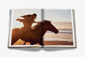 Livre « Morocco, Kingdom of Light » par Assouline : voyage photographique au Maroc. Édition française en couverture soie, livre design haut de gamme chez D-Style Interior.