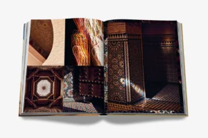 Livre « Morocco, Kingdom of Light » par Assouline : voyage photographique au Maroc. Édition française en couverture soie, livre design haut de gamme chez D-Style Interior.