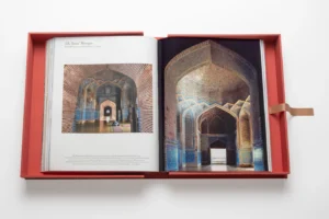 Livre design haut de gamme Mosques: The 100 Most Iconic Islamic Houses Of Worship Assouline, édition Ultimate Collection, disponible chez D-Style Interior.