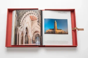 Livre design haut de gamme Mosques: The 100 Most Iconic Islamic Houses Of Worship Assouline, édition Ultimate Collection, disponible chez D-Style Interior.