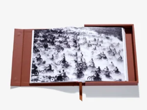 Livre design haut de gamme The Impossible Collection of Motorcycles Assouline, édition Ultimate Collection, disponible chez D-Style Interior.