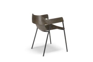 Fauteuil lounge NIL par Amura Lab, en fibre de lin et métal, alliance subtile de légèreté, confort et élégance contemporaine. Disponible chez D-Style Interior.