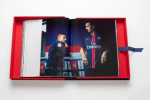 Livre design haut de gamme Paris Saint-Germain par Assouline, photographié par Julien Scussel, disponible chez D-Style Interior.