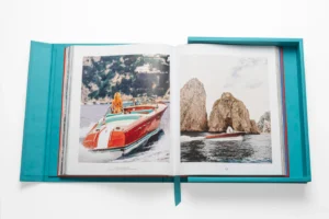 Livre design haut de gamme Riva Aquarama par Assouline, édition Ultimate sous écrin caoutchouc, disponible chez D-Style Interior.