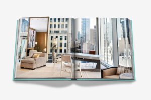 Livre design haut de gamme Tiffany & Co: Landmark par Assouline, édition soie sous étui lin, disponible chez D-Style Interior.