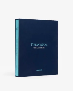 Livre « Tiffany & Co: Landmark » par Assouline : célébration du flagship rénové de la Cinquième Avenue. Édition soie sous étui lin chez D-Style Interior.