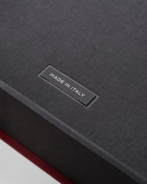 Livre design haut de gamme The Impossible Collection of Watches par Assouline, édition Ultimate sous écrin caoutchouc, disponible chez D-Style Interior.