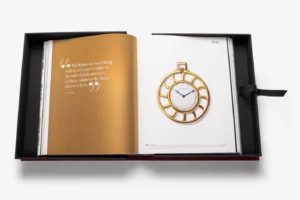 Livre design haut de gamme The Impossible Collection of Watches par Assouline, édition Ultimate sous écrin caoutchouc, disponible chez D-Style Interior.