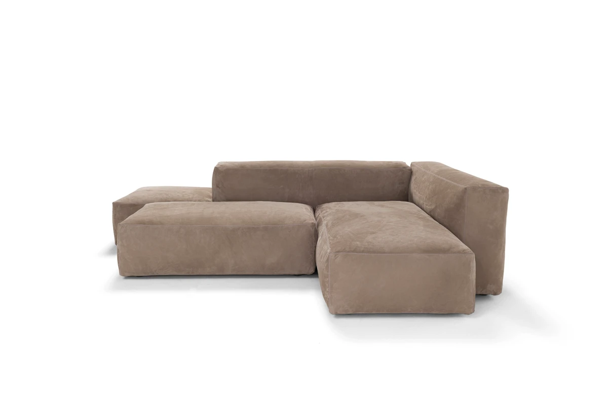 Davis Modulare canapé d’Amura Lab conjugue design modulable, confort luxueux et élégance italienne intemporelle. Disponible chez D-Style Interior.