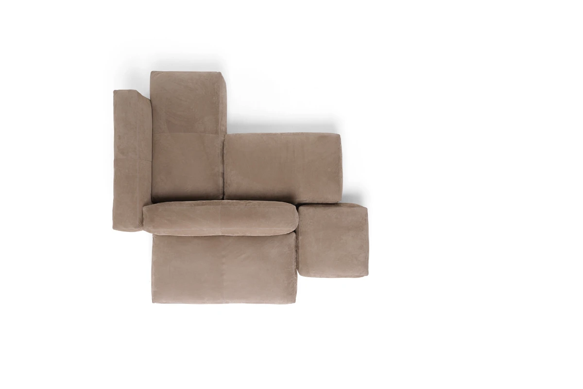 Davis Modulare canapé d’Amura Lab conjugue design modulable, confort luxueux et élégance italienne intemporelle. Disponible chez D-Style Interior.