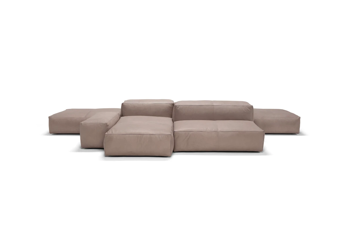 Davis Modulare canapé d’Amura Lab conjugue design modulable, confort luxueux et élégance italienne intemporelle. Disponible chez D-Style Interior.