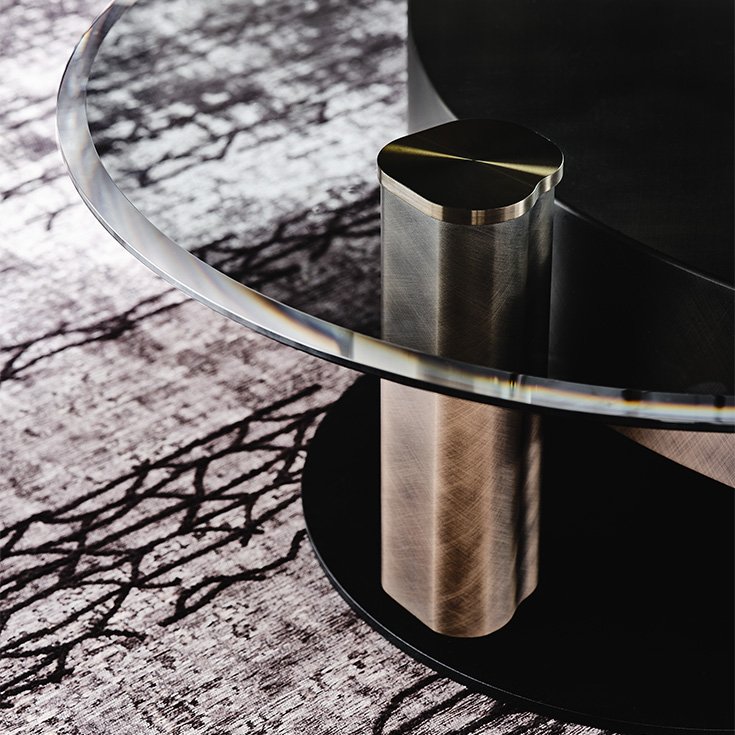 Table basse design haut de gamme Arena par Cattelan Italia, finition brossée main avec plateaux verre pivotants, disponible chez D-Style Interior.